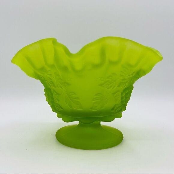 Vintage Westmoreland Green Satin Grapevine Ruffle Rim Pedestal Dish Bowl - Picture 2 of 5